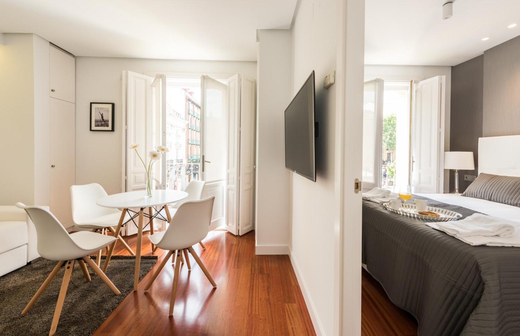 Santa Ana Plaza Apartment Madrid Room photo