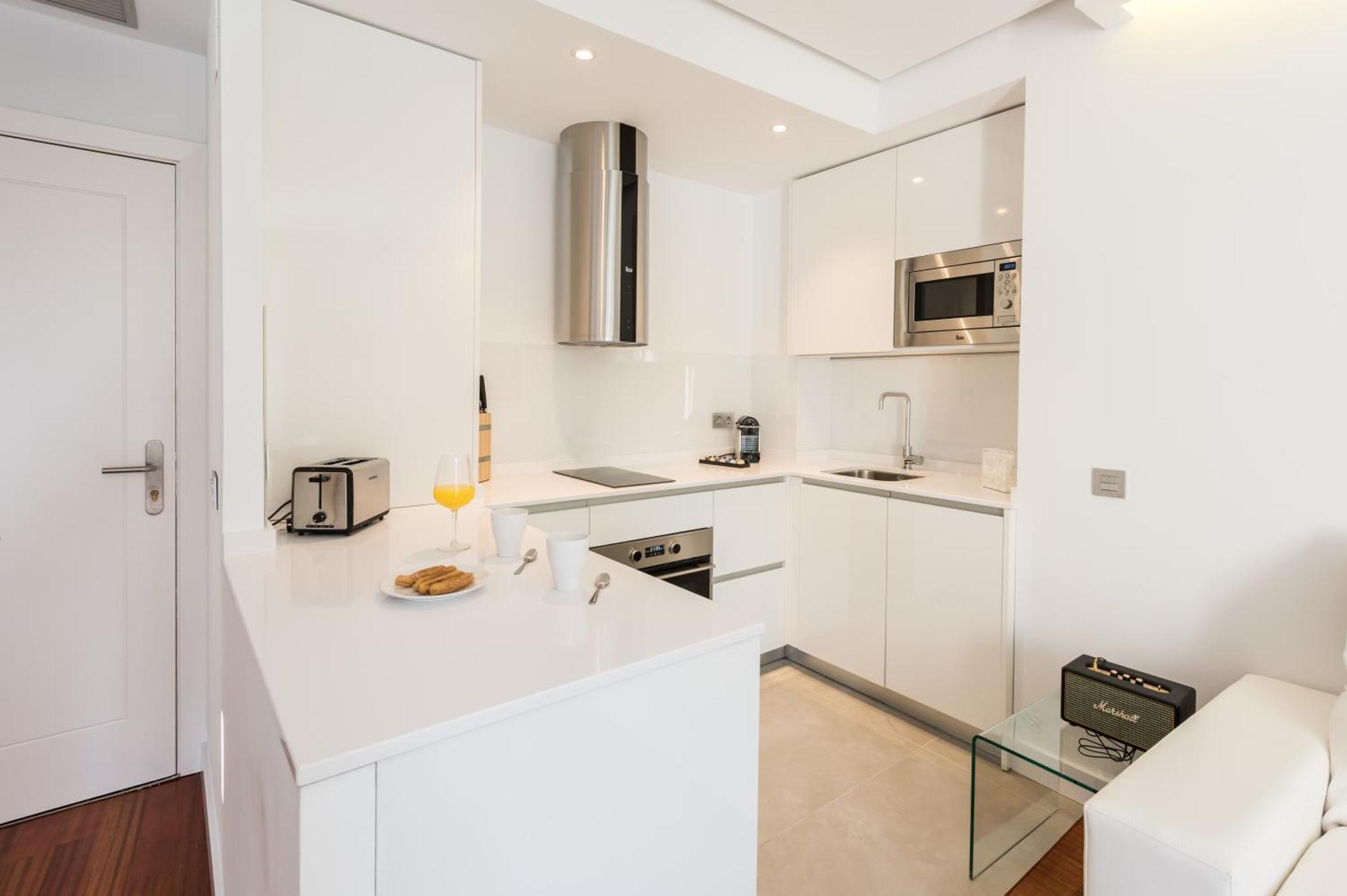 Santa Ana Plaza Apartment Madrid Room photo
