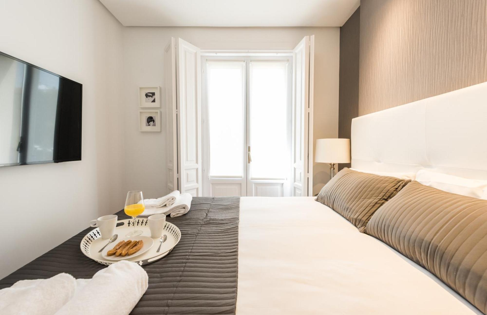 Santa Ana Plaza Apartment Madrid Room photo