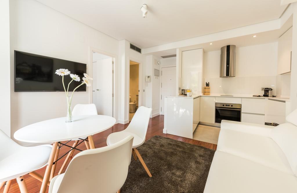 Santa Ana Plaza Apartment Madrid Exterior photo