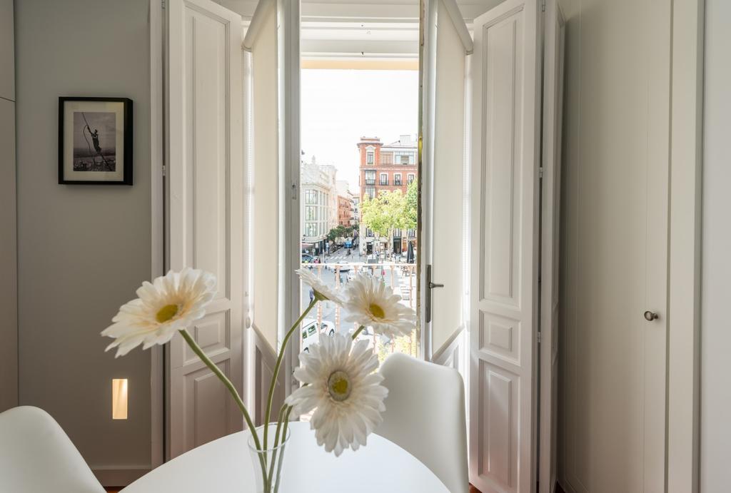 Santa Ana Plaza Apartment Madrid Exterior photo